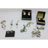 Silver and pearl set jewellery