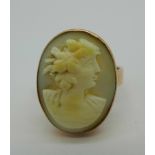 A 9ct gold cameo ring, 4.2g, N