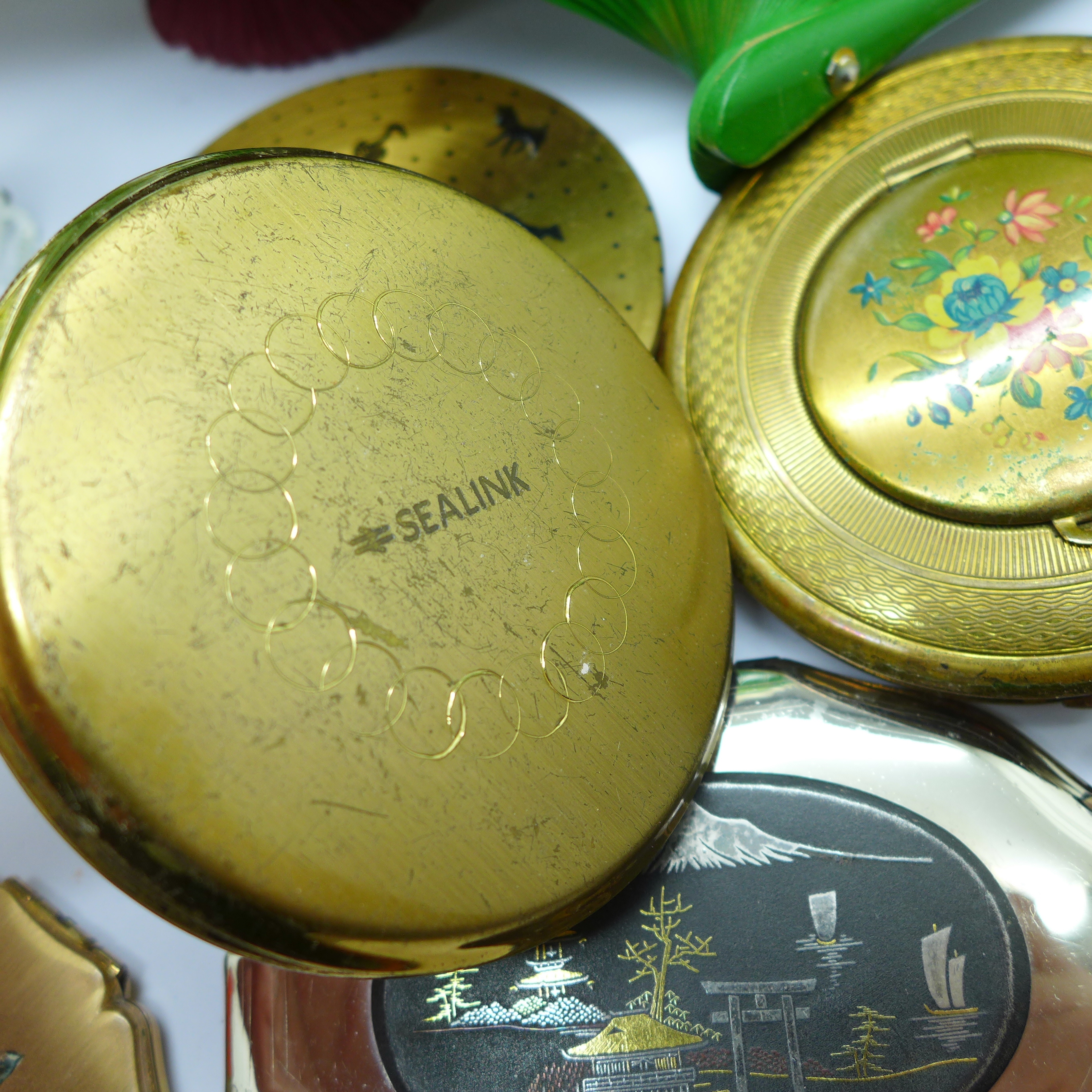 Twelve compacts including one white metal, a scent bottle and two fans - Image 2 of 3