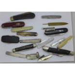 A collection of pocket knives, some a/f