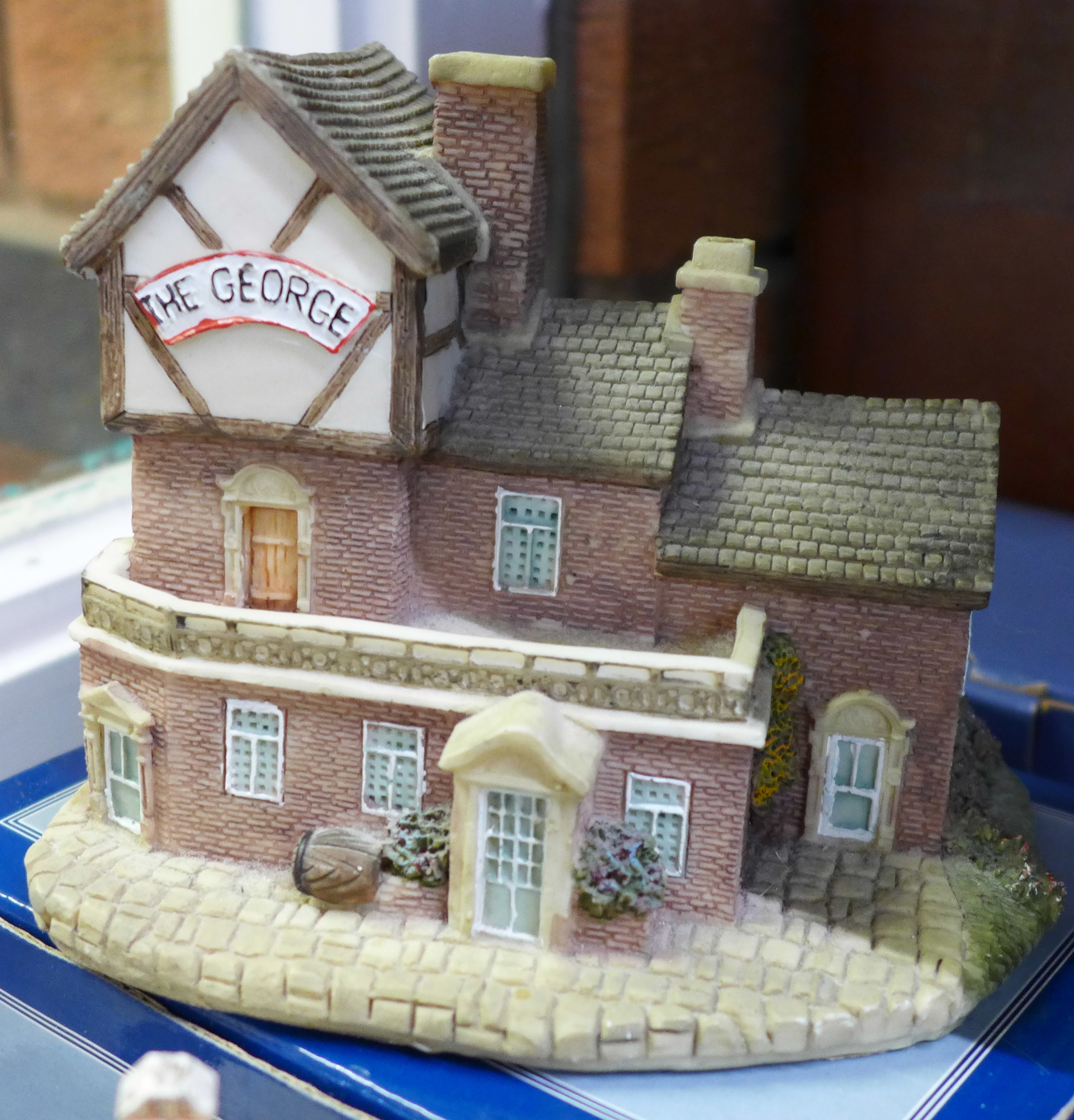 A collection of Lilliput Lane model cottages, boxed - Image 2 of 2