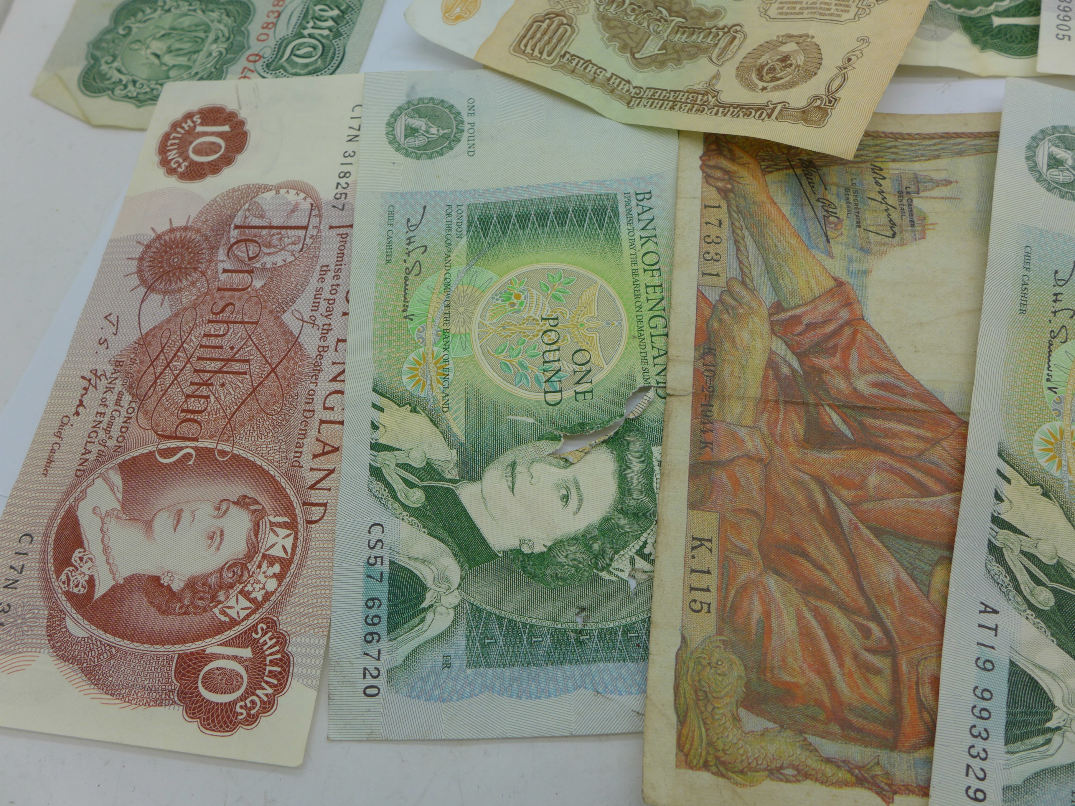 A collection of banknotes - Image 2 of 2