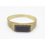 A 9ct gold and onyx ring, 1.2g, O