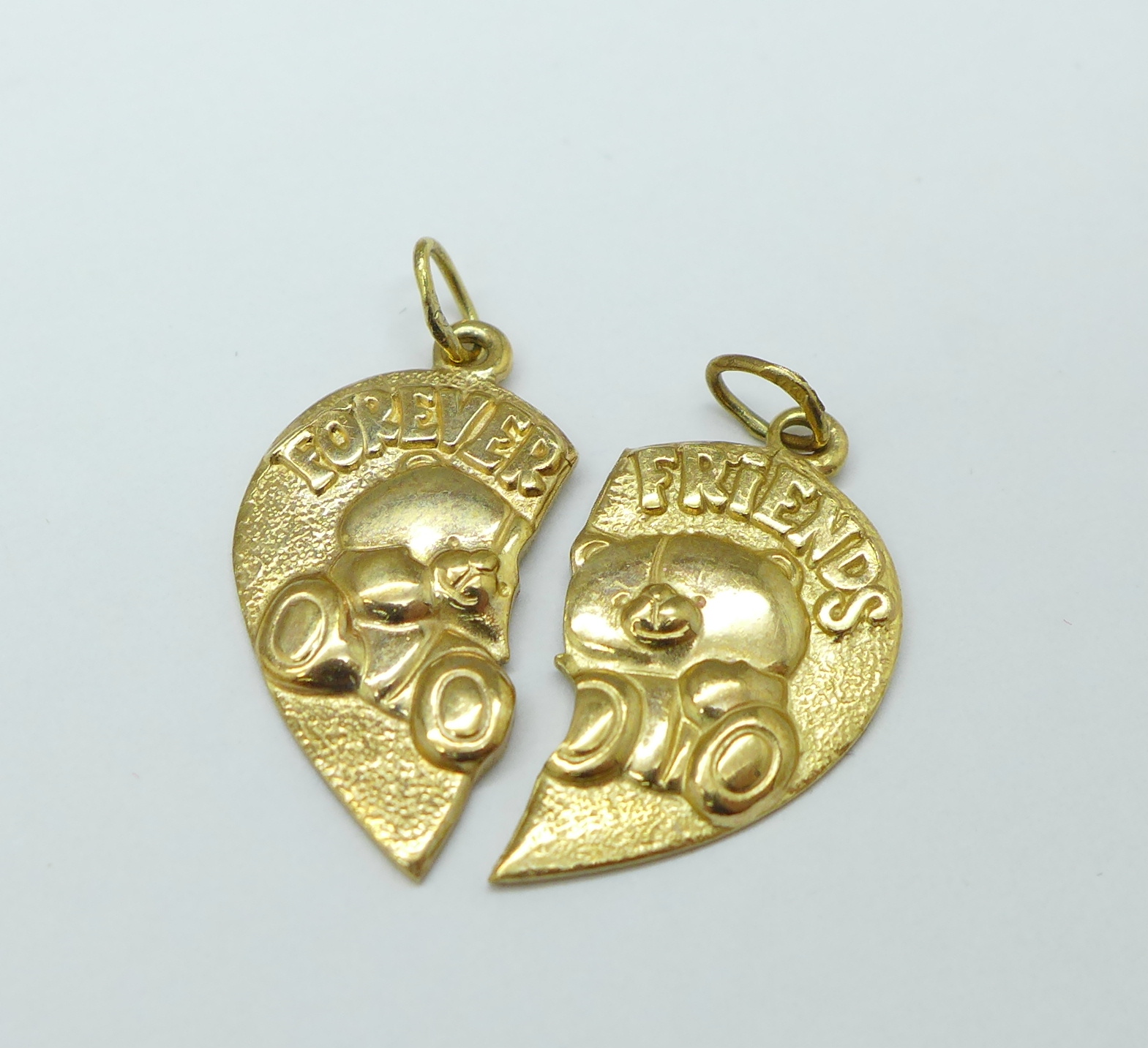 A large collection of 9ct gold and yellow metal jewellery, single earrings, chains, etc., a/f, 21.3g - Image 5 of 5