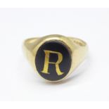A 9ct gold and onyx initial R ring, 3.4g, S