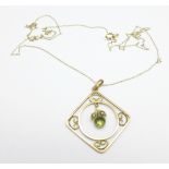 A 9ct gold, pearl and peridot pendant and chain, 1.8g