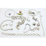 A collection of silver jewellery, 145g, and a lizard brooch