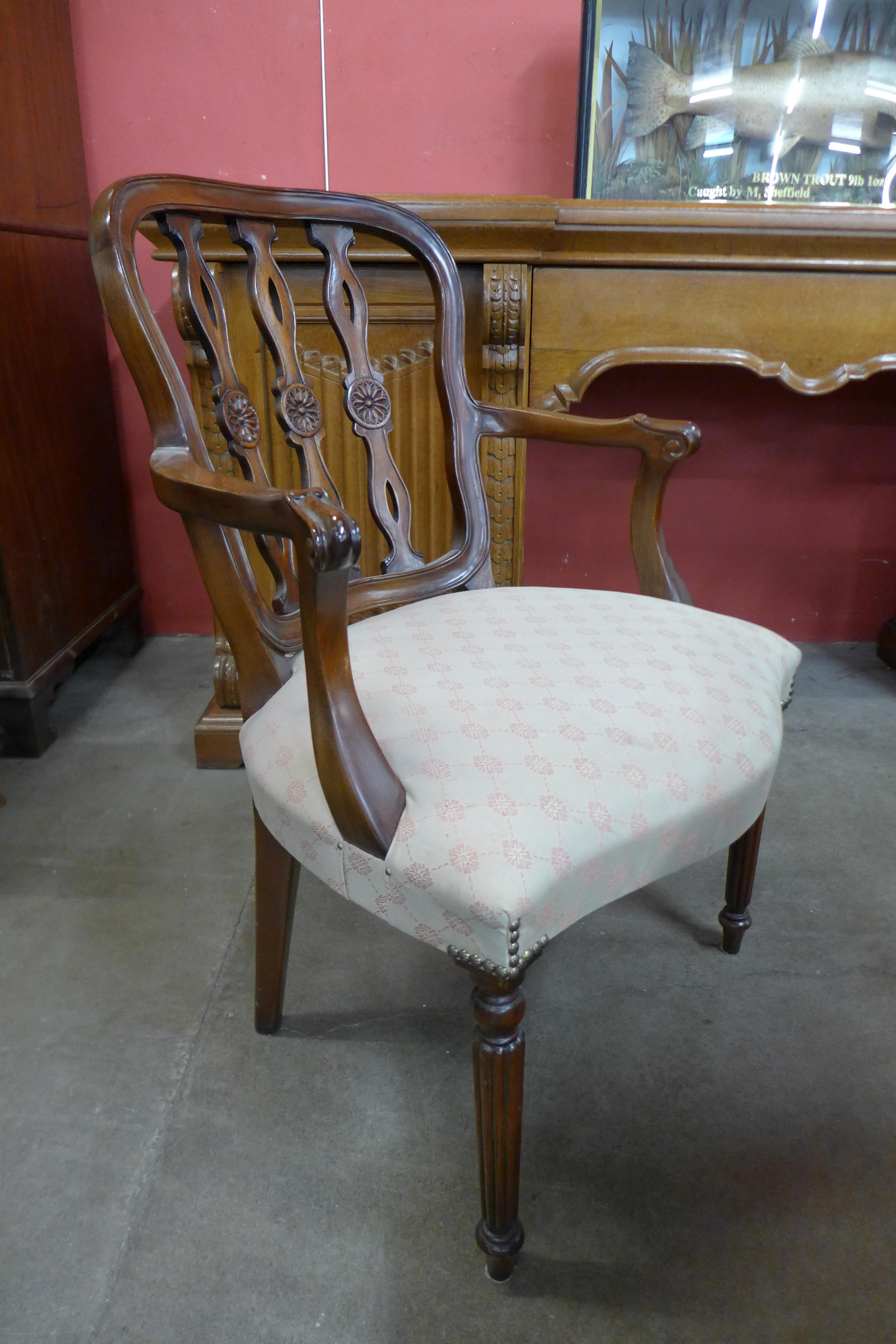 A Victorian style mahogany extending dining table and eight Hepplewhite style chairs, The Balmoral - Image 4 of 4