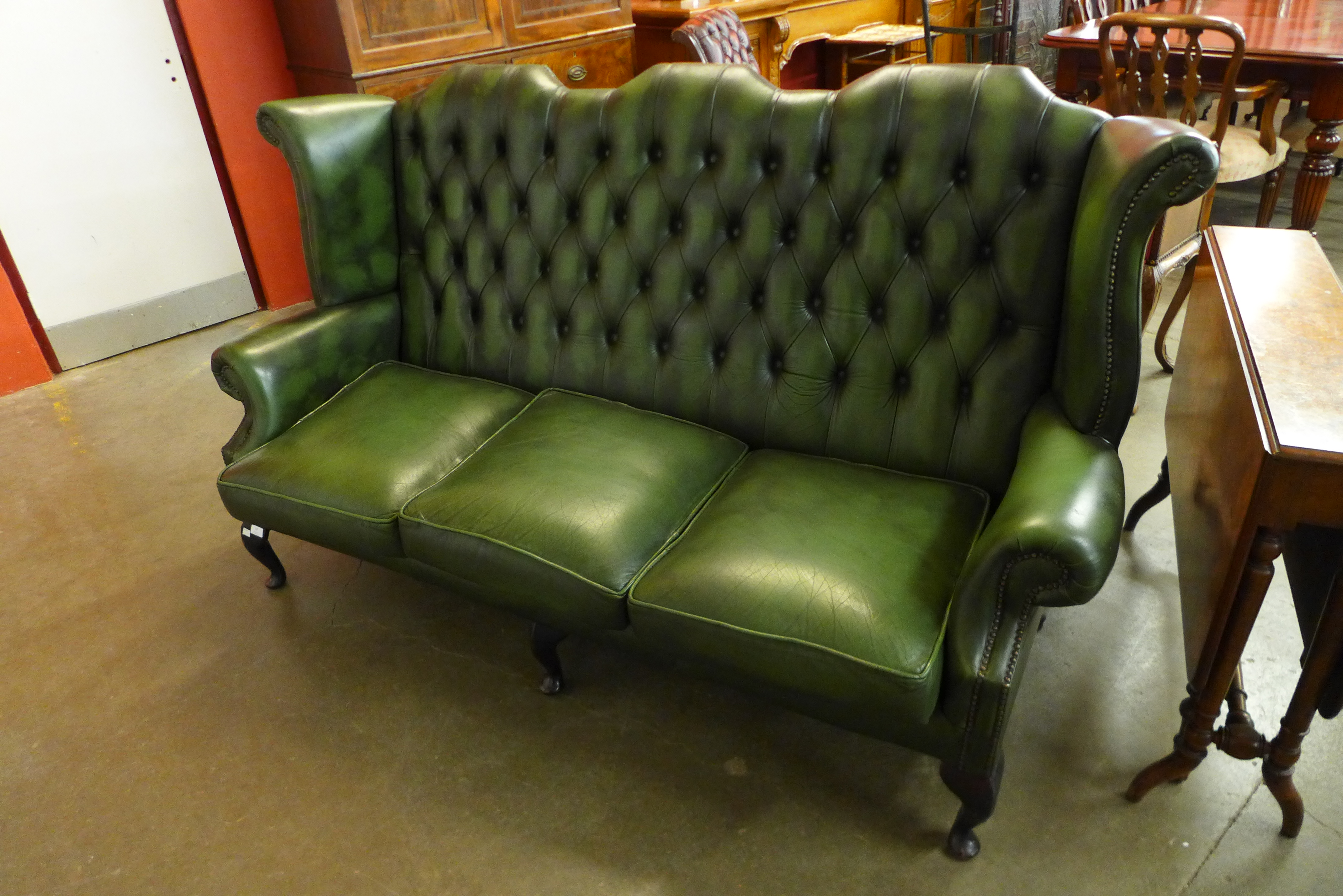 A green leather Chesterfield wingback settee - Image 2 of 2