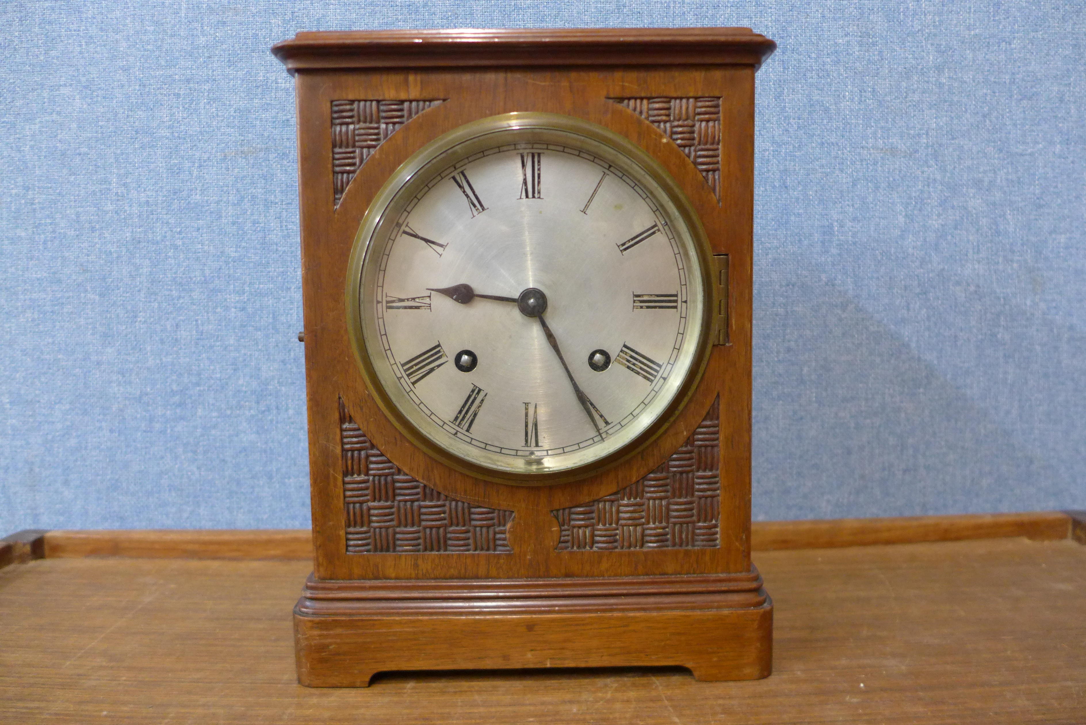 An early 20th Century mahogany mantel clock