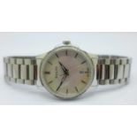 A lady's stainless steel Gucci wristwatch with pearlescent dial, with box