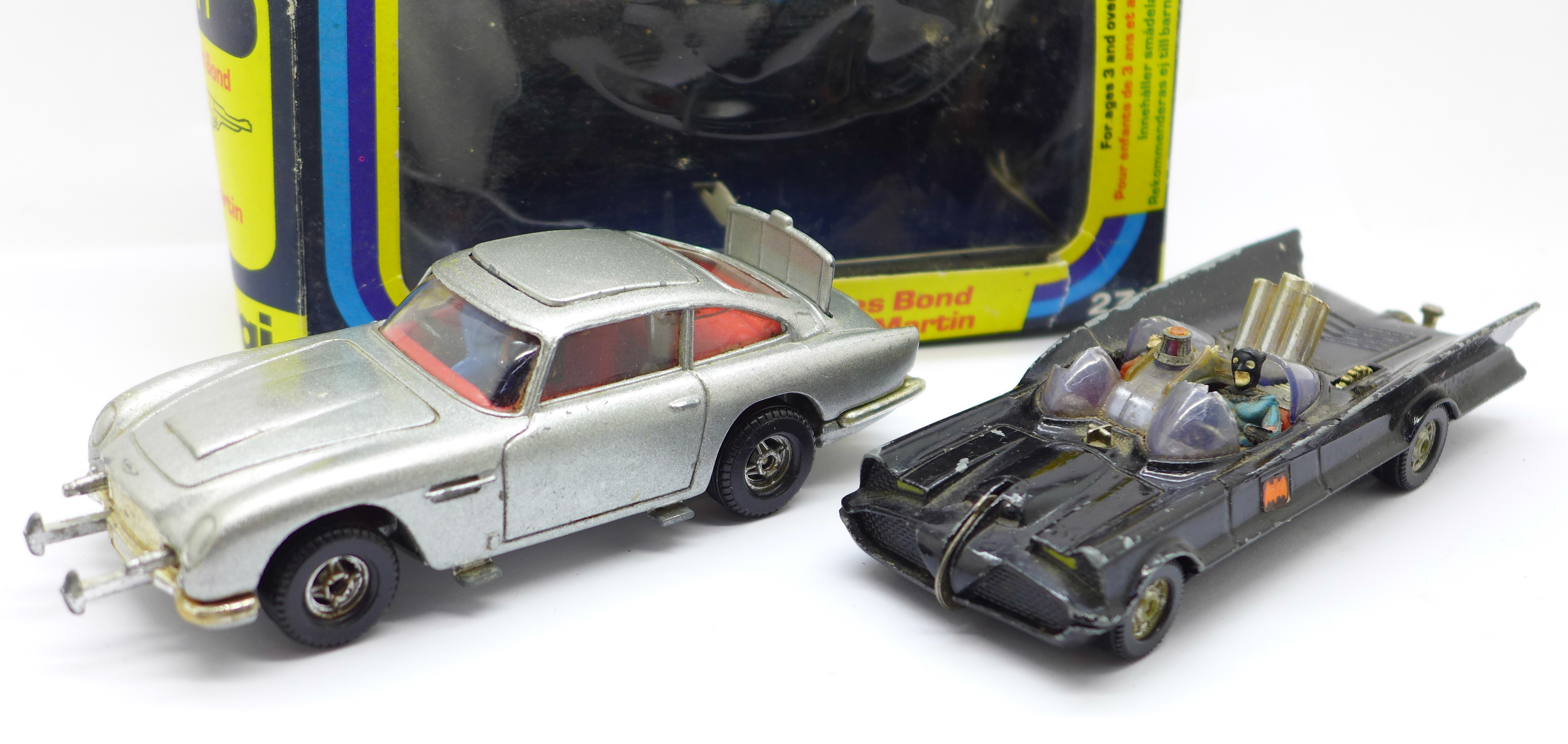 A Corgi 271 James Bond Aston Martin car, boxed, and a Corgi Toys Batman Batmobile - Image 2 of 5