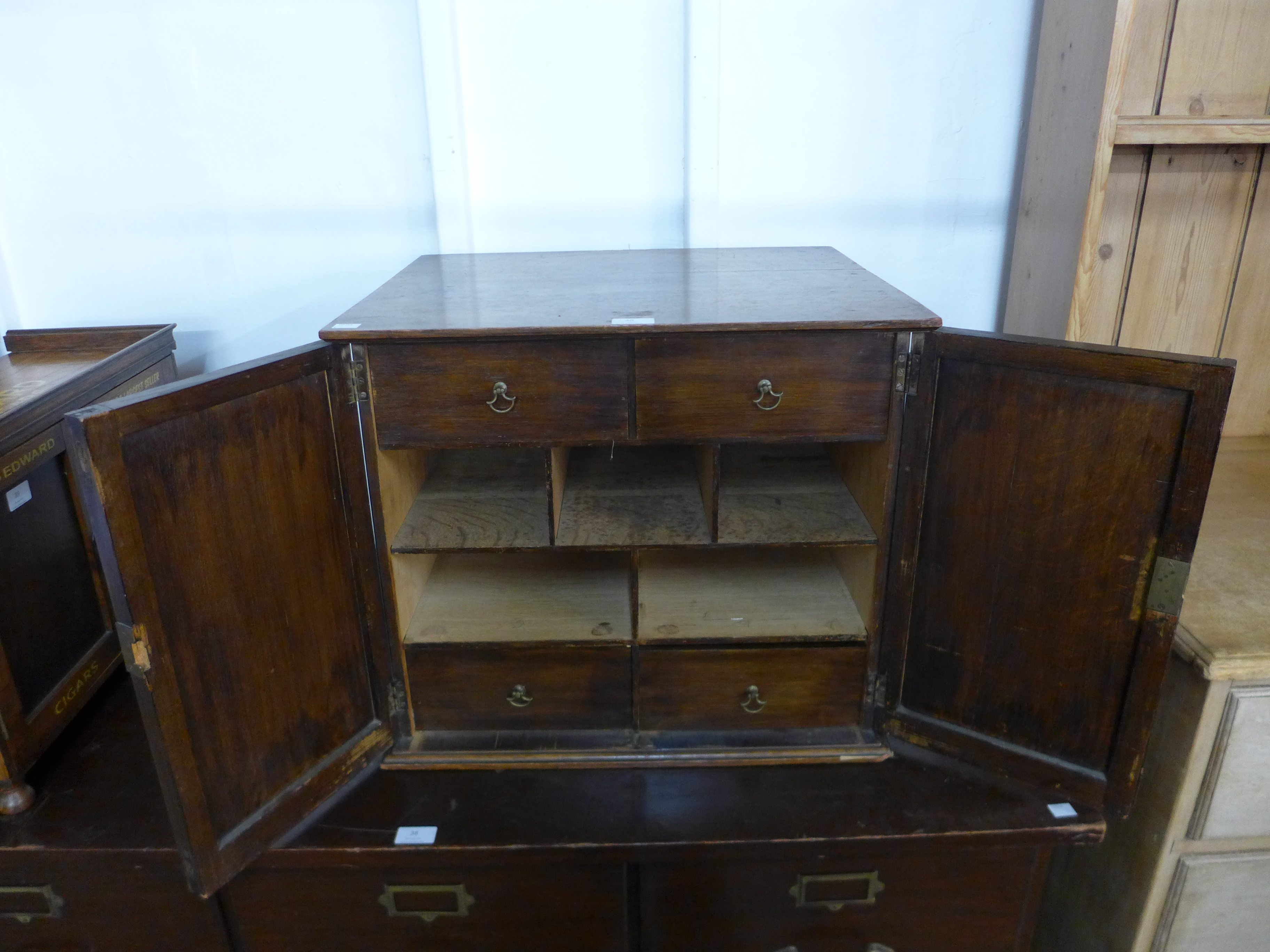 An early 20th Century oak fitted table top cabinet - Image 2 of 2