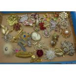 A collection of vintage brooches