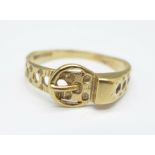 A 9ct gold buckle ring, 1.7g, P