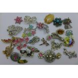 Twenty-eight costume brooches