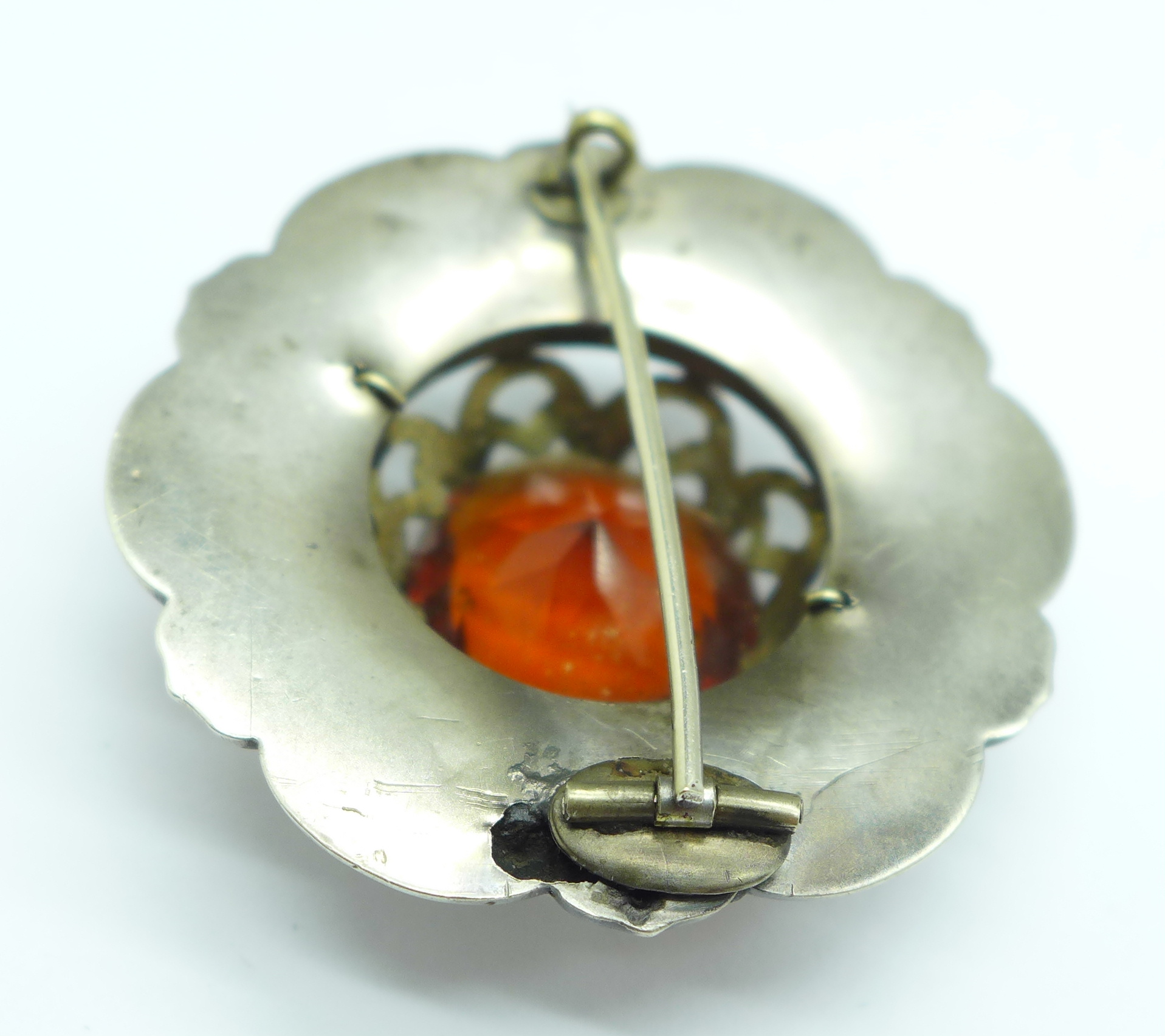 A Scottish agate set brooch - Image 2 of 2