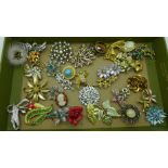 A collection of vintage brooches