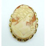 A large 9ct gold mounted cameo brooch, total weight 11.7g