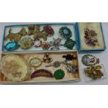 Twenty vintage costume brooches