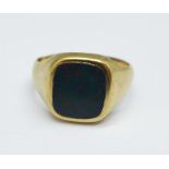 A 9ct gold signet ring set with bloodstone, 4.7g, S