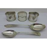 Three silver napkin rings and two silver spoons, 95g
