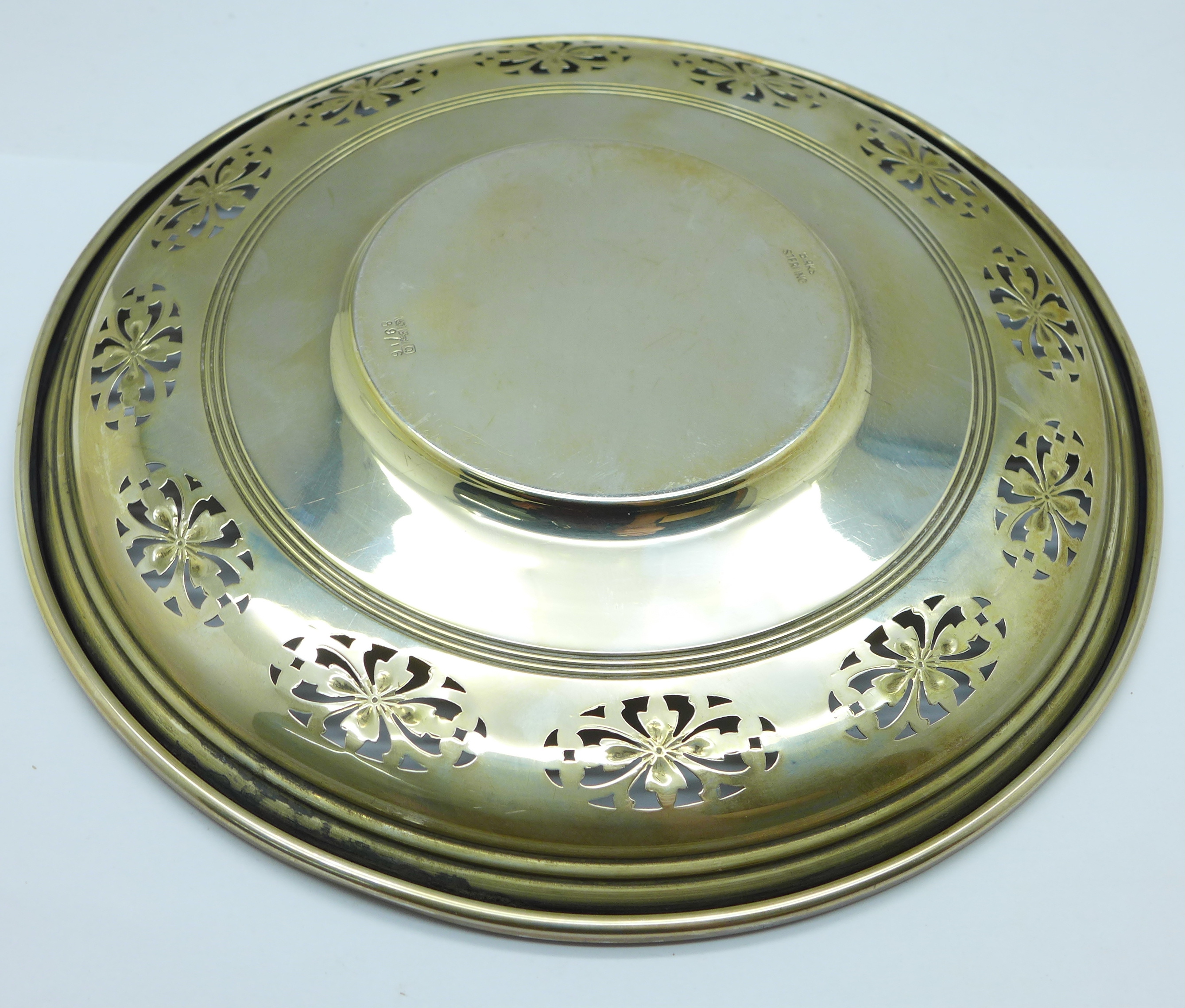 A pierced silver dish marked Birks, Sterling, 141g, 20cm - Image 2 of 3