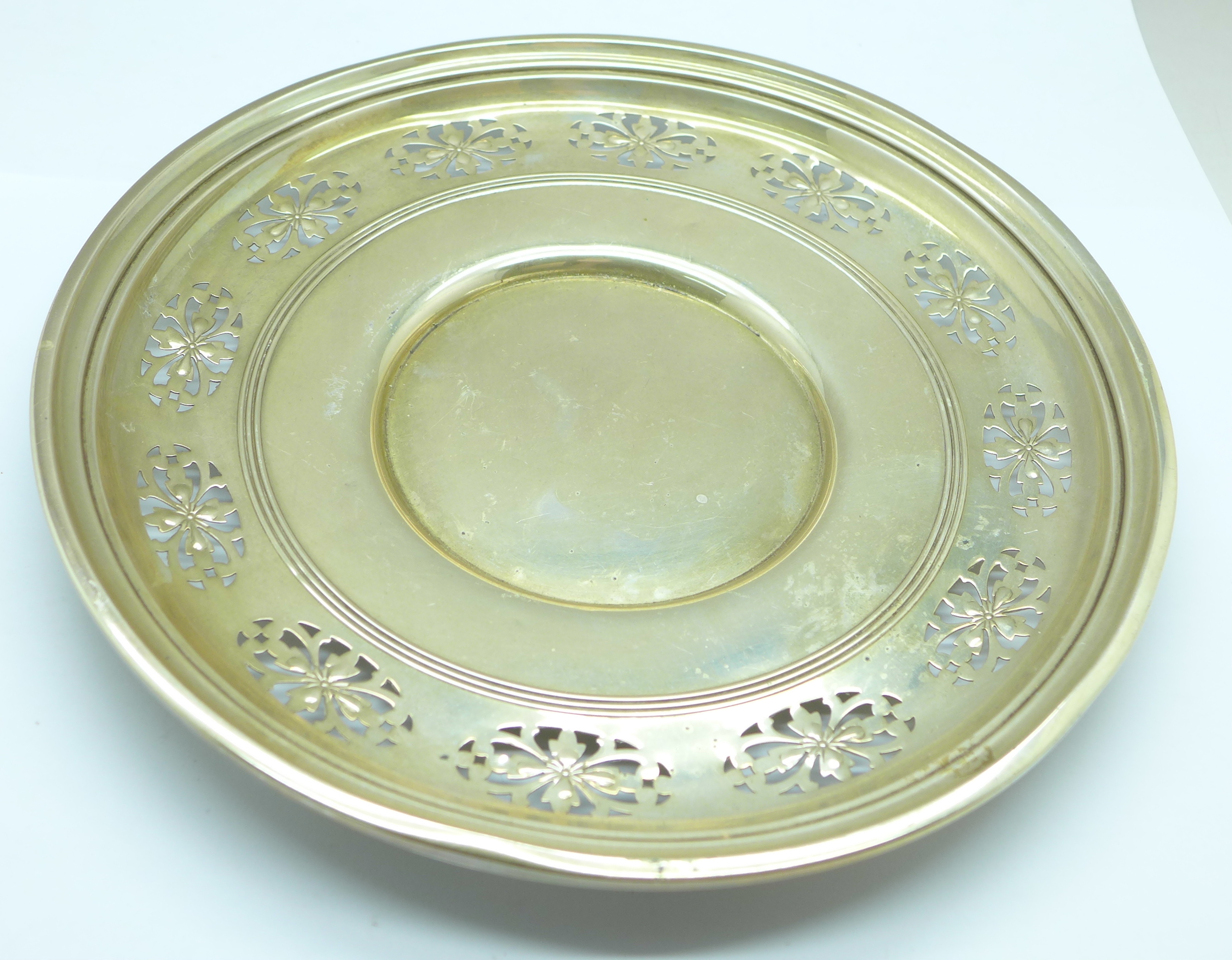 A pierced silver dish marked Birks, Sterling, 141g, 20cm