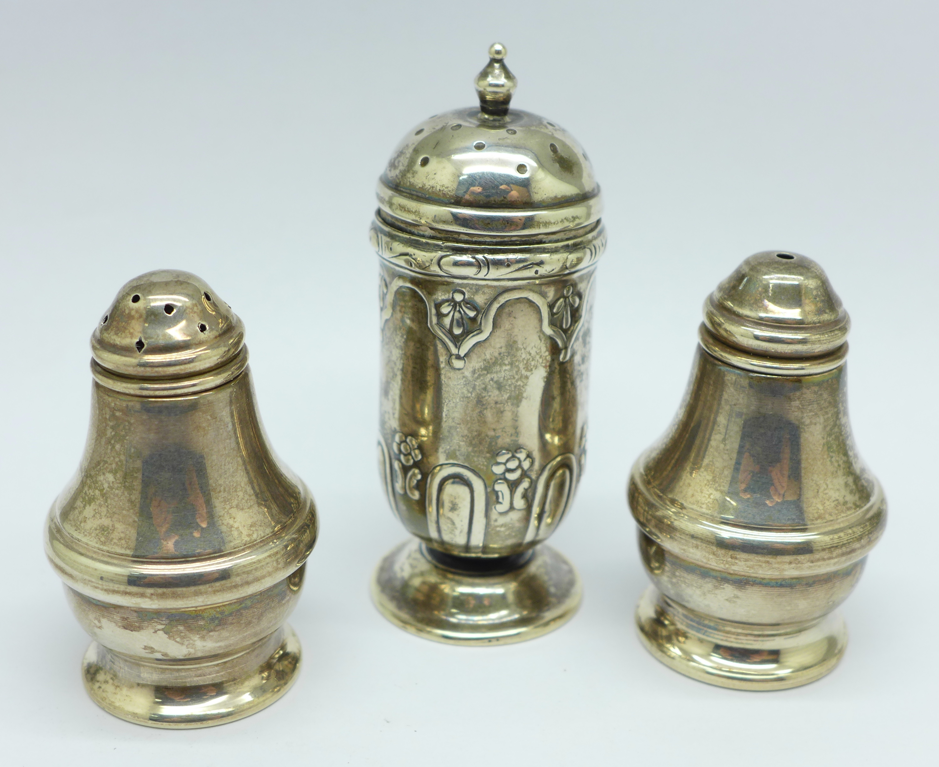 A Victorian silver pepper, Chester 1900, and a small hallmarked silver salt and pepper pair, 45g