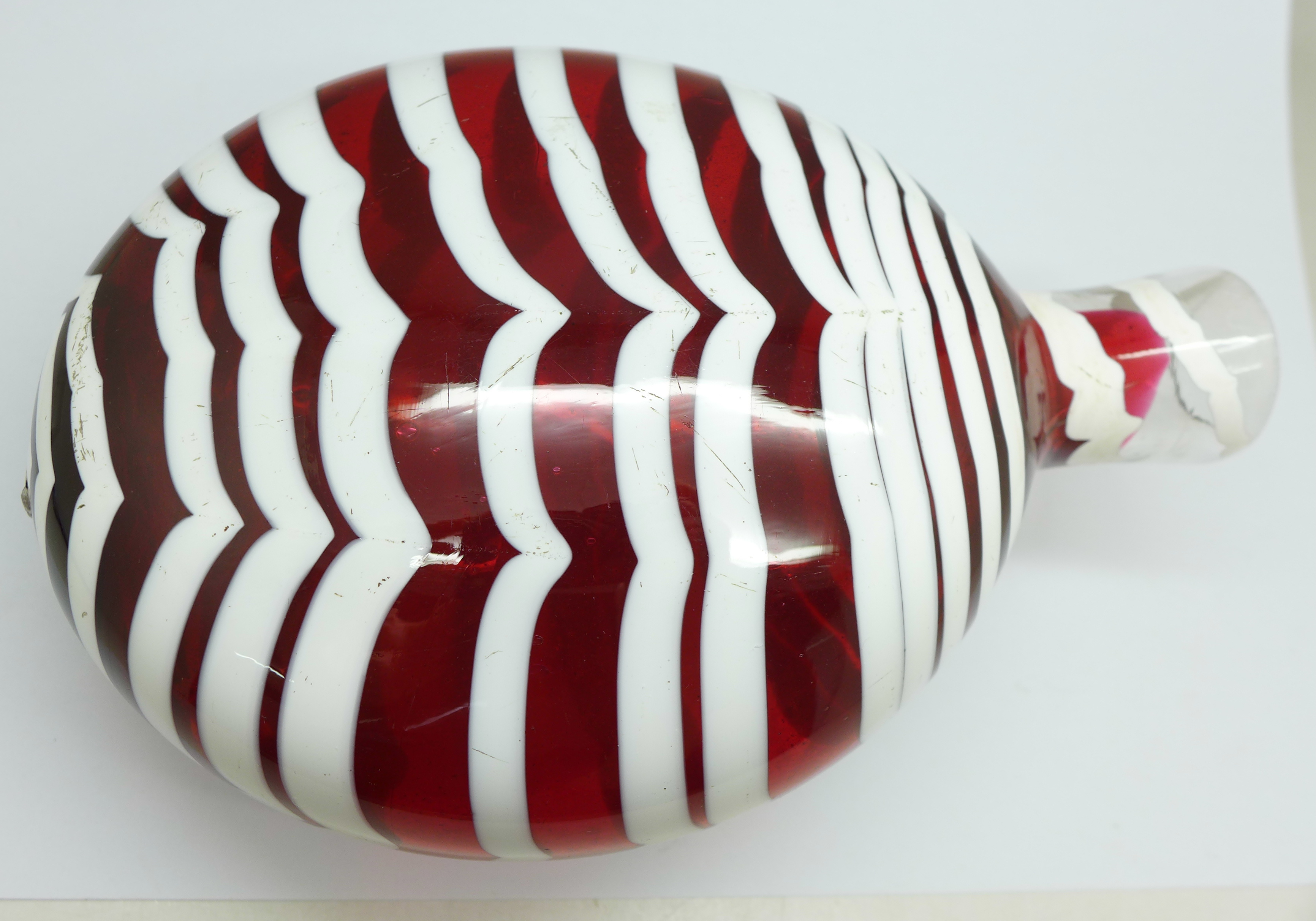 A ruby and white glass flask, 19cm - Image 2 of 4