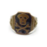 An early to mid 20th Century skull and crossbones ring, P