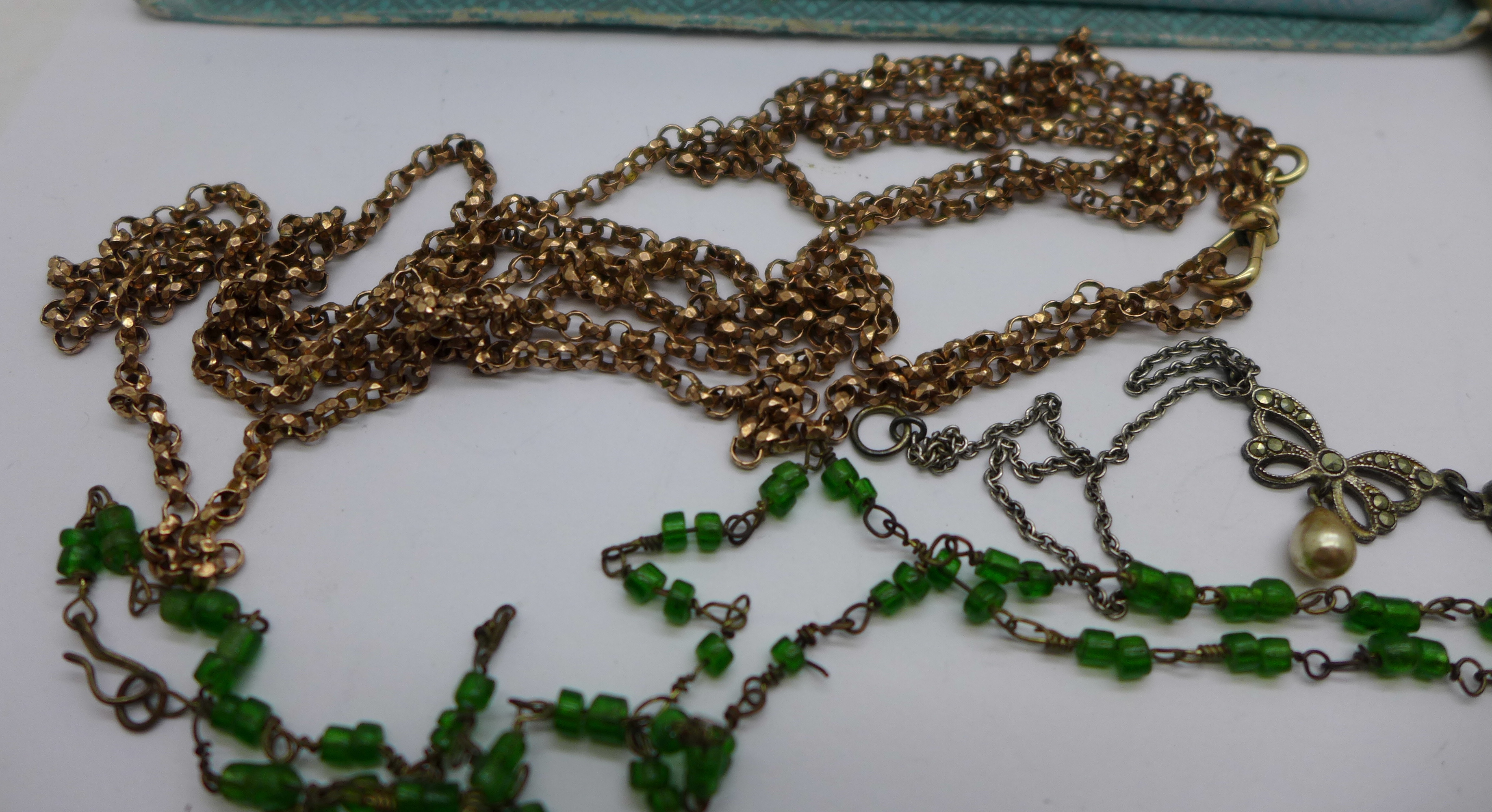 A collection of vintage necklaces - Image 2 of 3