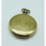 A gold plated locket, 27mm
