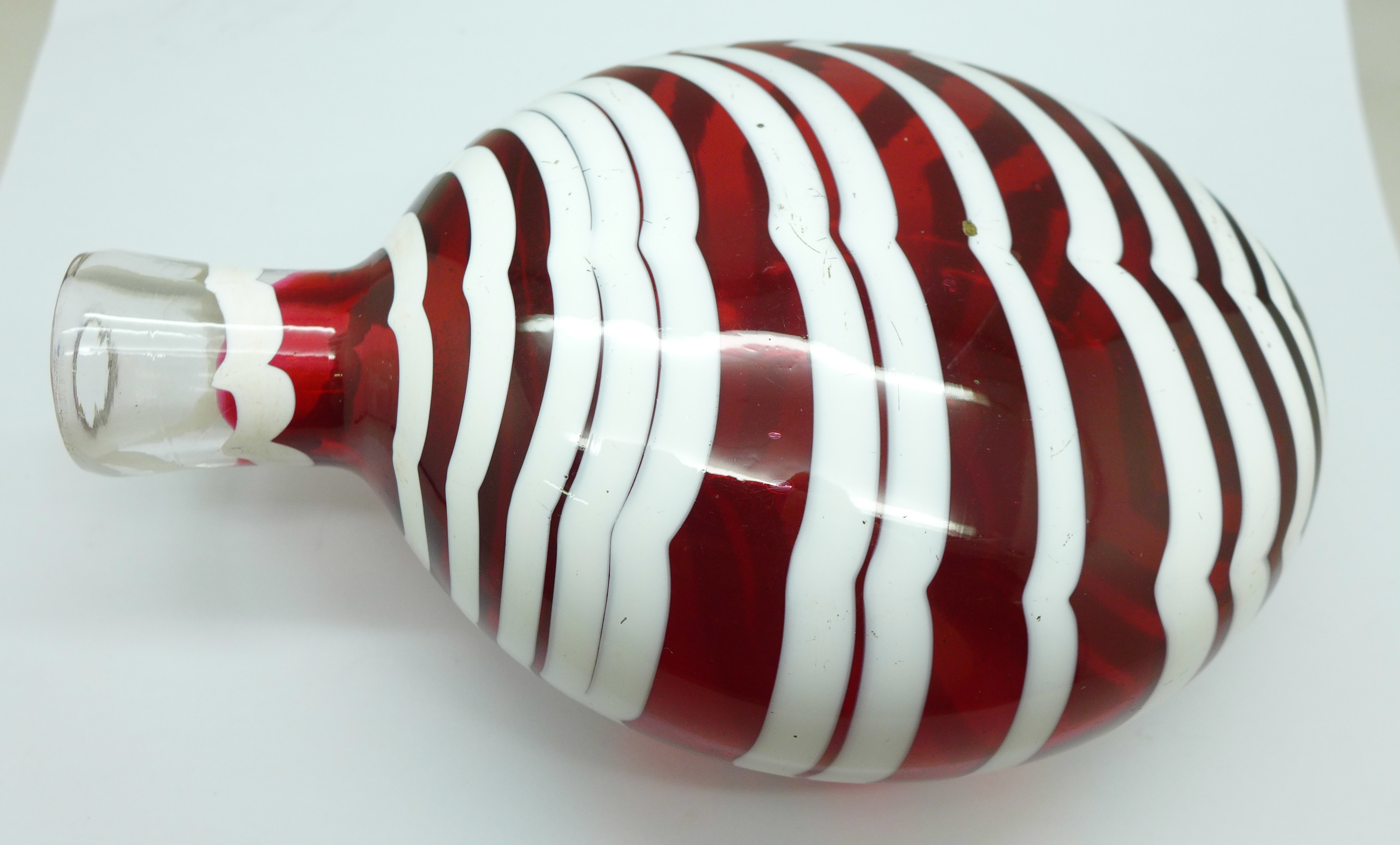 A ruby and white glass flask, 19cm - Image 4 of 4