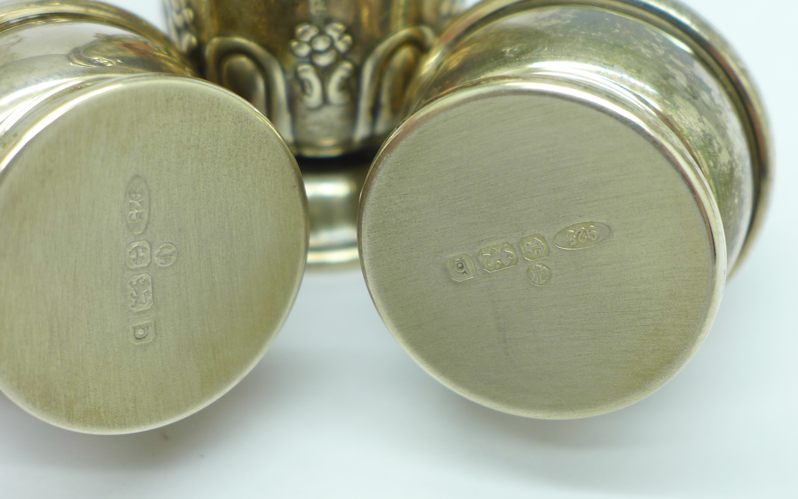 A Victorian silver pepper, Chester 1900, and a small hallmarked silver salt and pepper pair, 45g - Image 2 of 4