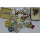 A collection of vintage brooches