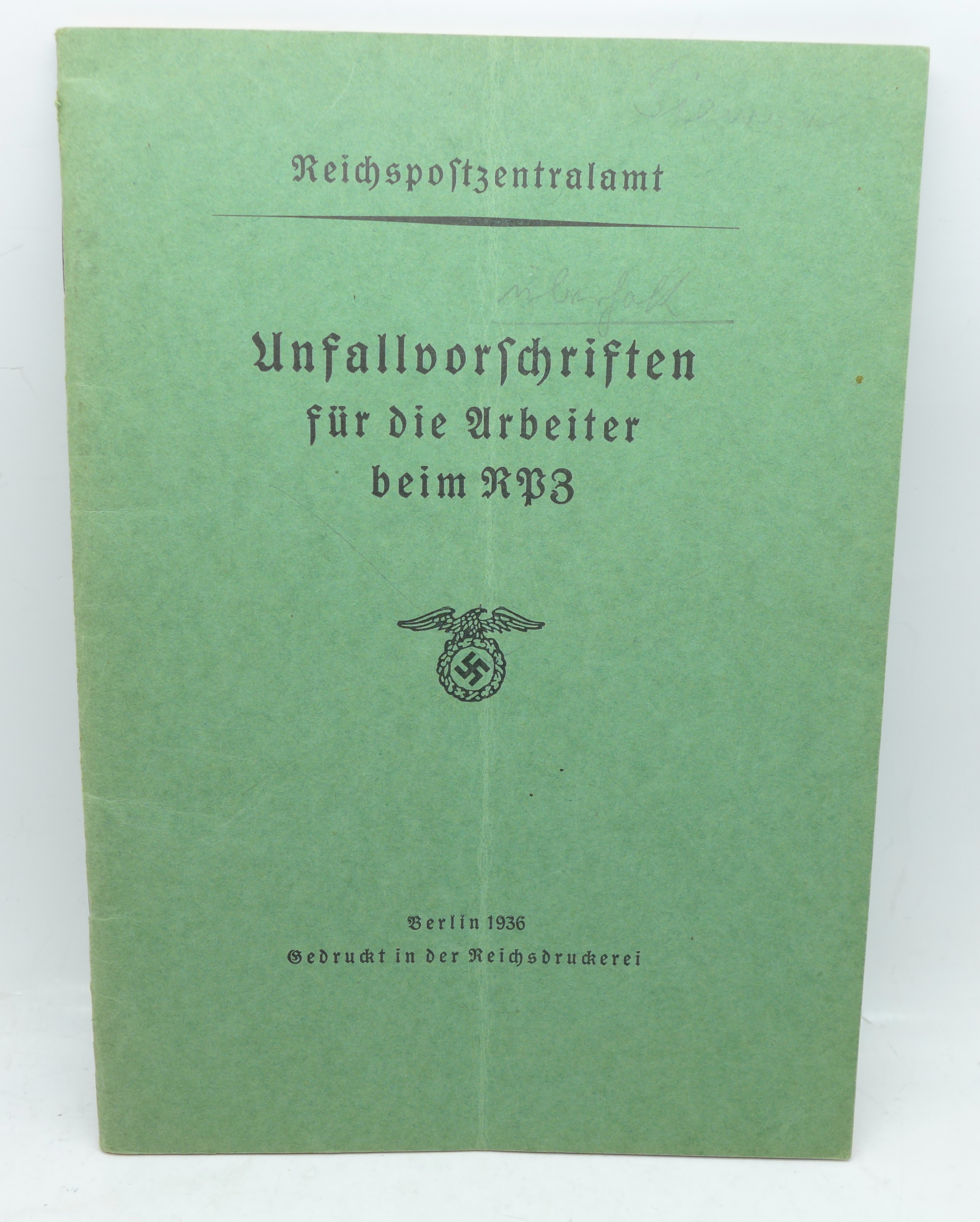 A WWII German First Aid Book, Berlin 1936