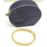 A 9ct gold bangle, Birmingham 1938, Blanckensee & Son, boxed, 10g