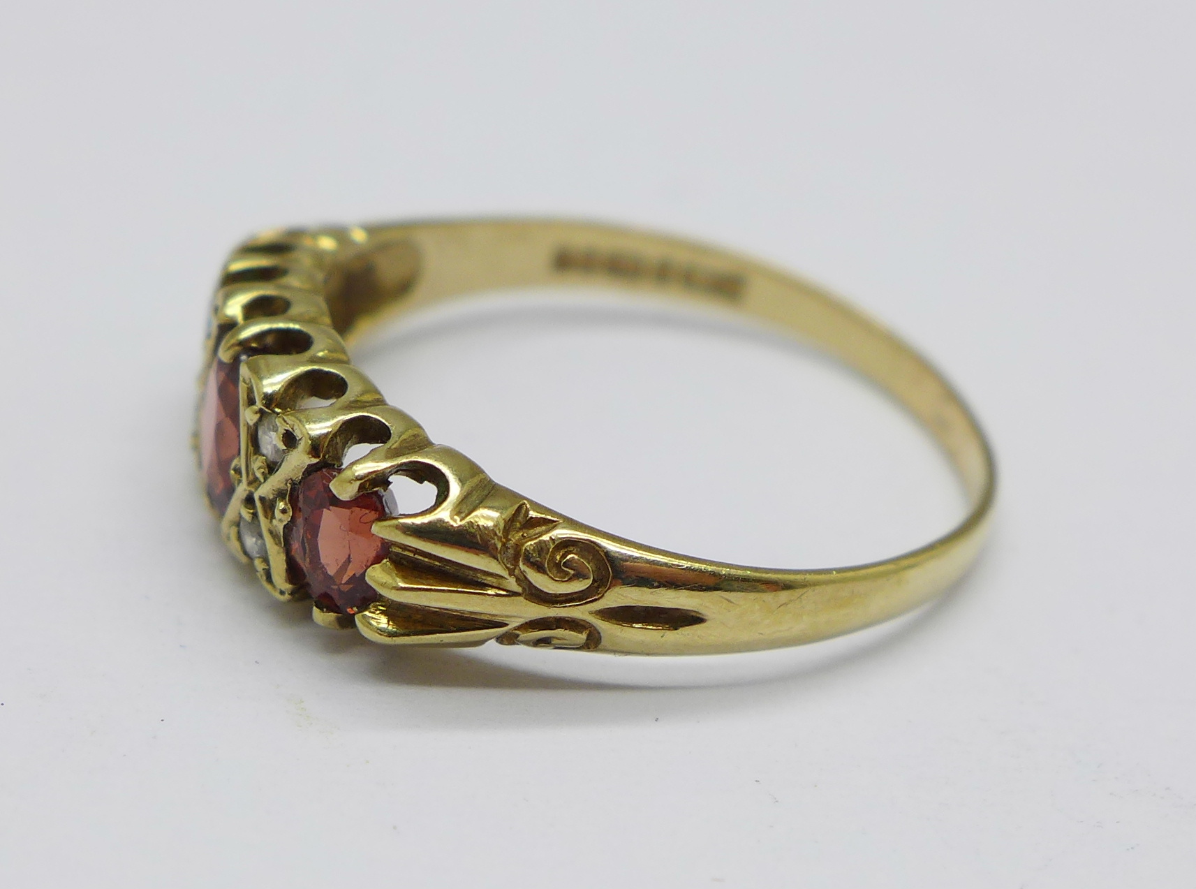 A 9ct gold, red and white stone ring, 2g, Q - Image 2 of 2