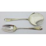 A pair of silver salad servers, London 1924, 129g