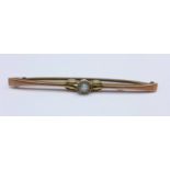 A 9ct gold, blue stone brooch with metal pin, 2.7g