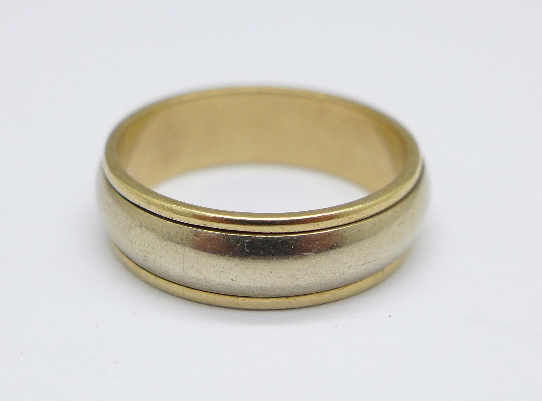A 9ct gold ring, year 2000, 4.5g, M - Image 3 of 3