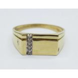 A gentleman's 9ct gold, diamond set signet ring, 3.2g, W