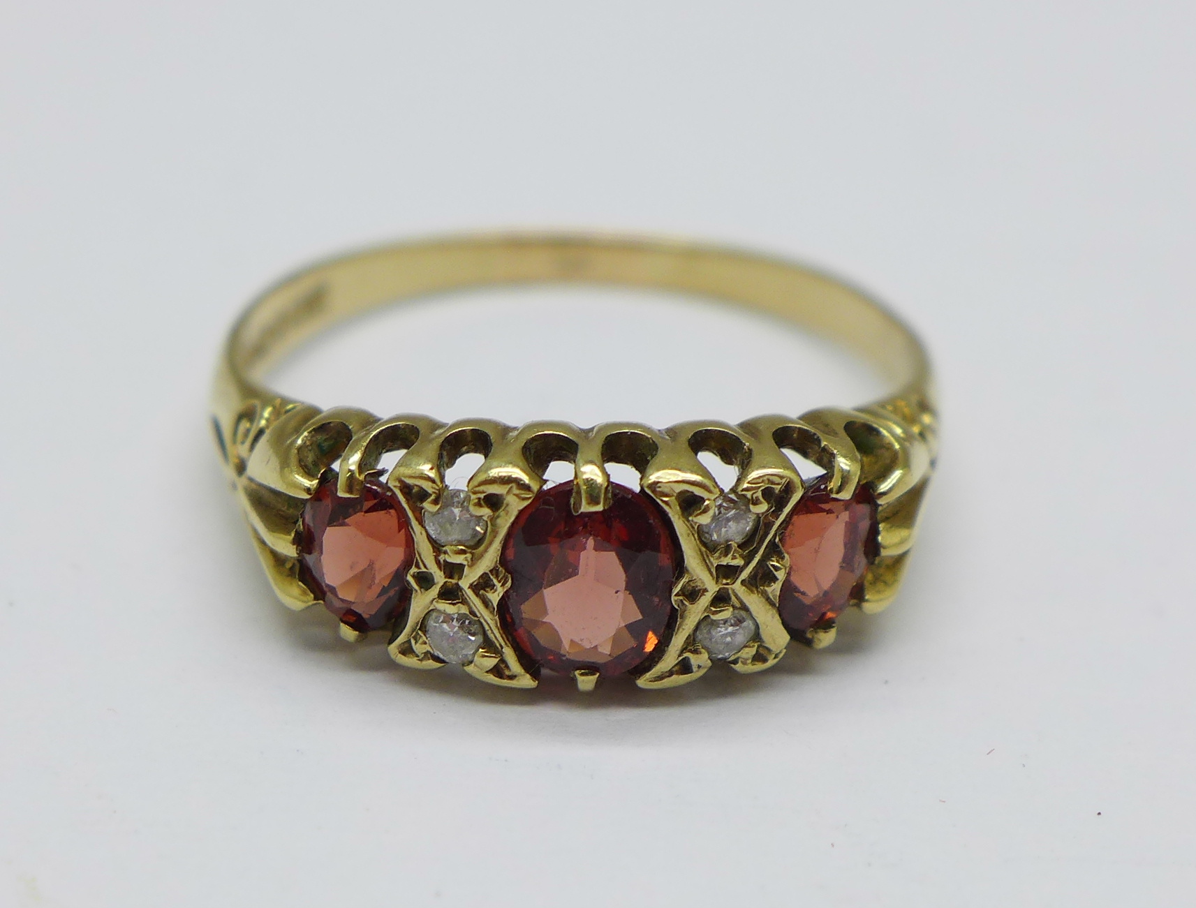 A 9ct gold, red and white stone ring, 2g, Q