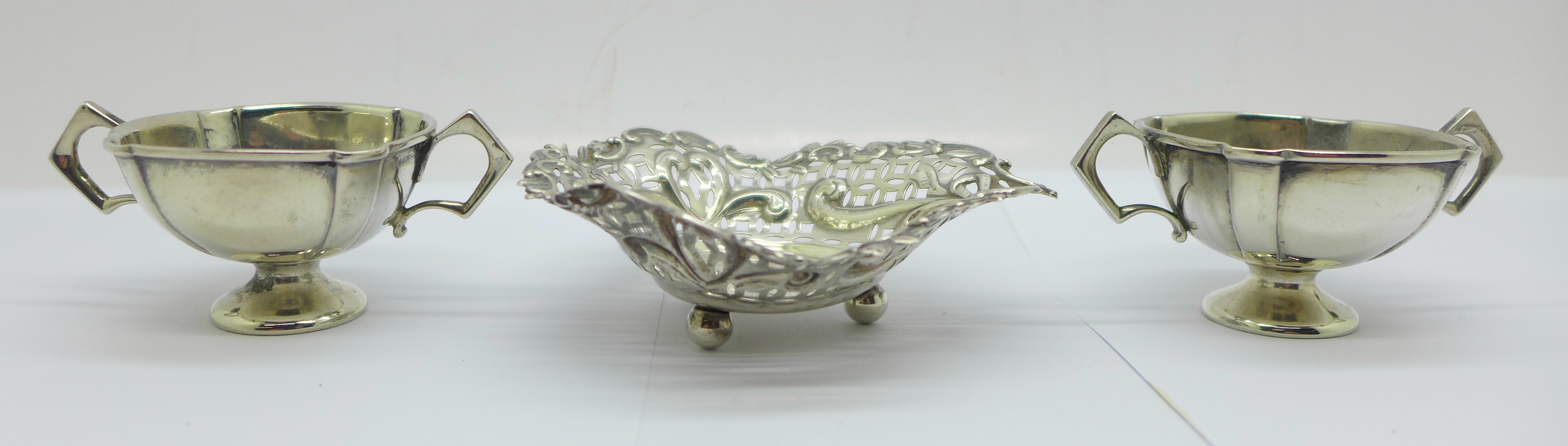 A pierced silver dish and a pair of silver salts, 73g - Image 2 of 2