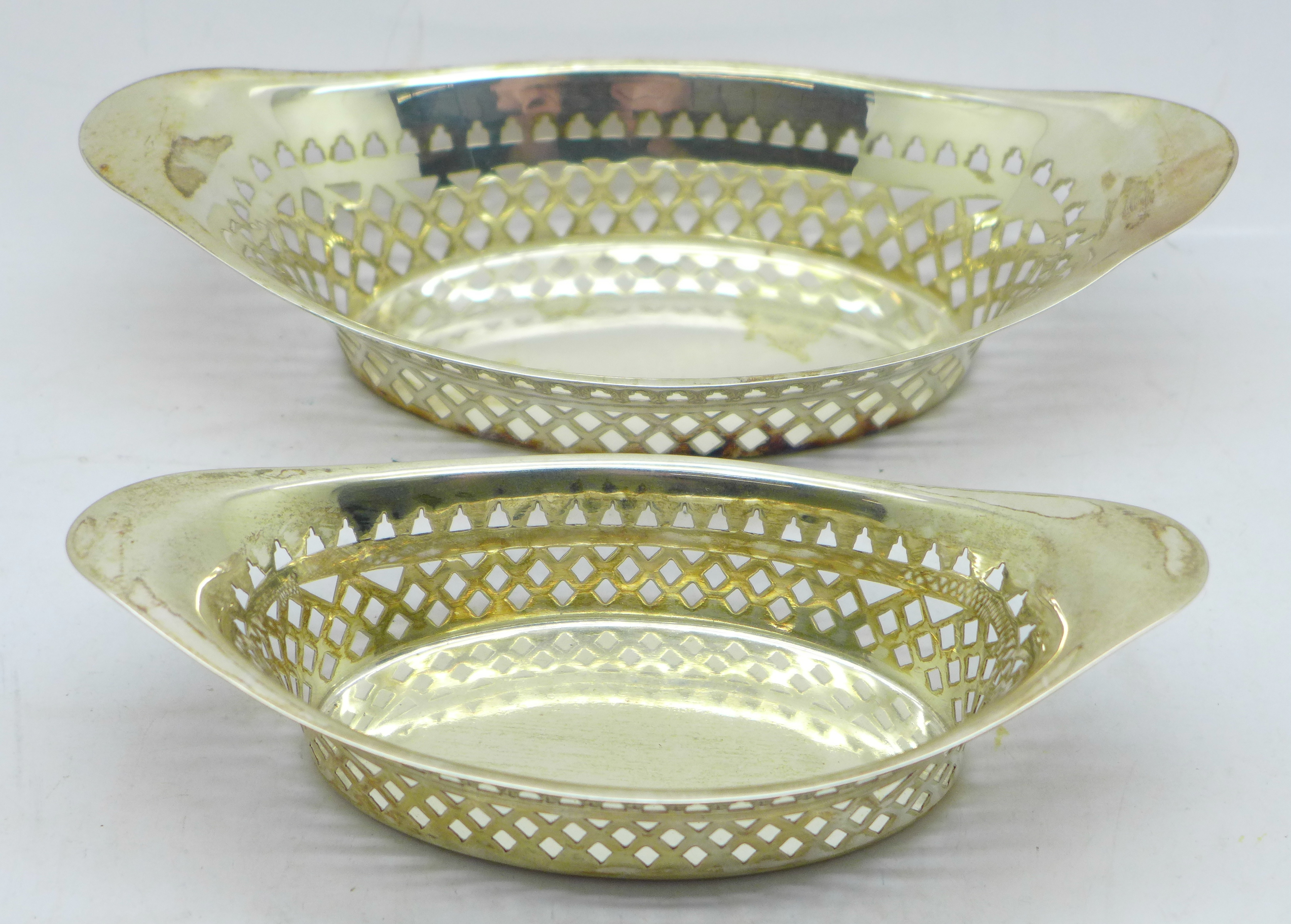 Two similar pierced silver dishes, 170g, 20cm and 16cm