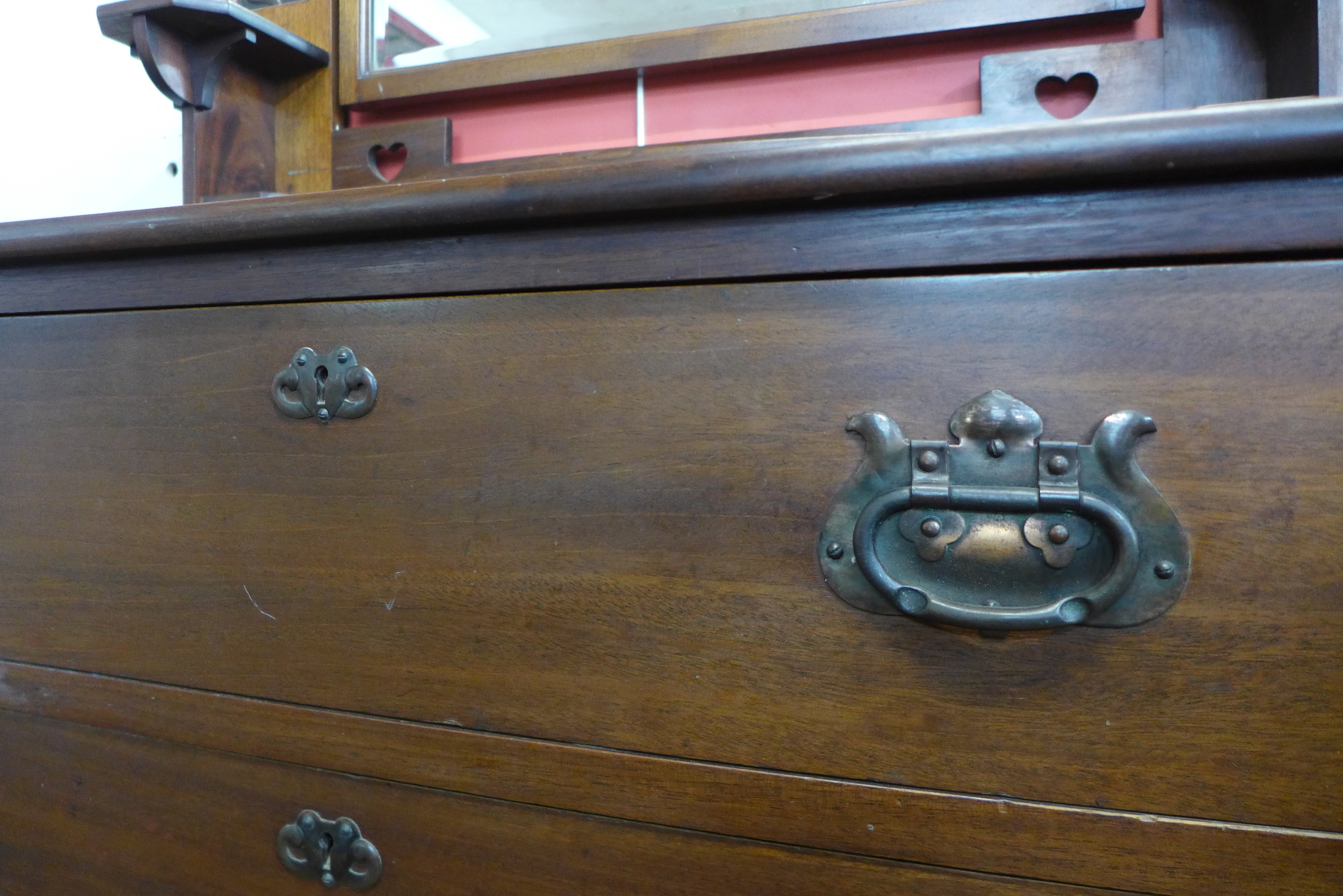 An Arts and Crafts Shapland & Petter mahogany dressing table - Image 3 of 5