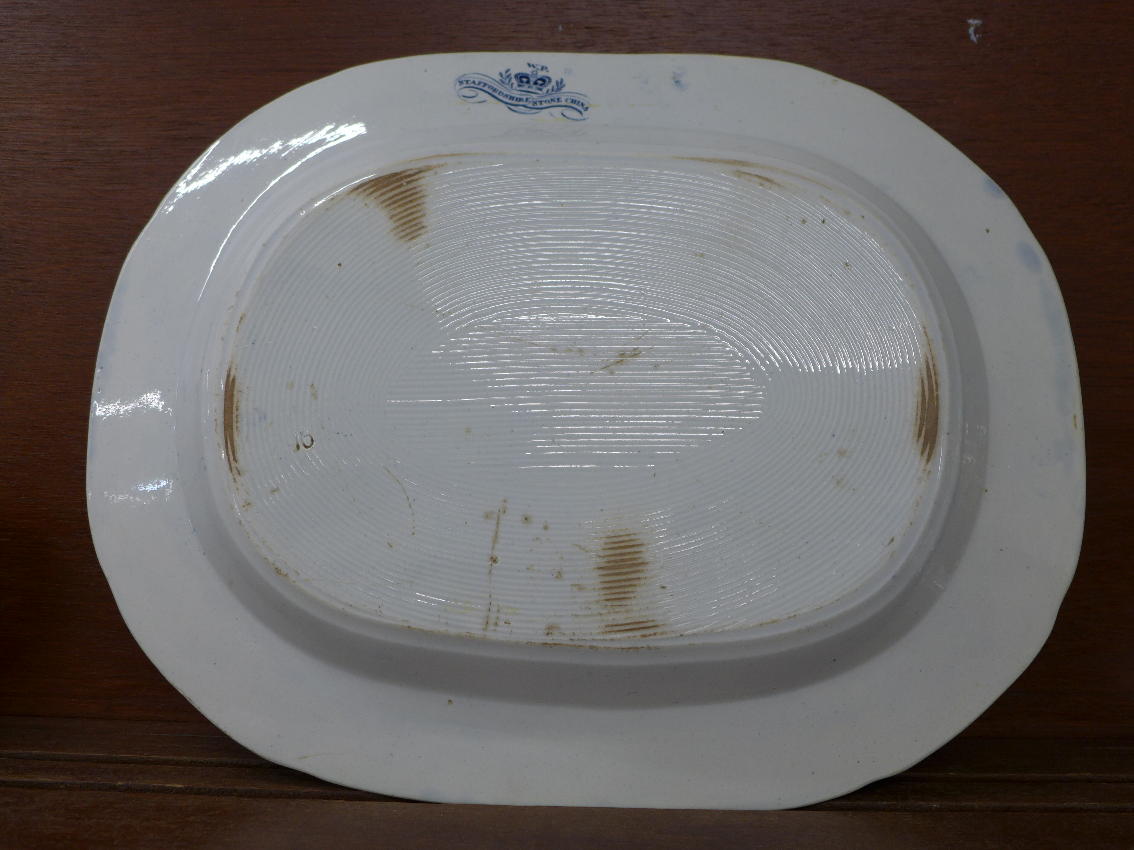 A Staffordshire blue and white Willow pattern serving plate - Image 3 of 4