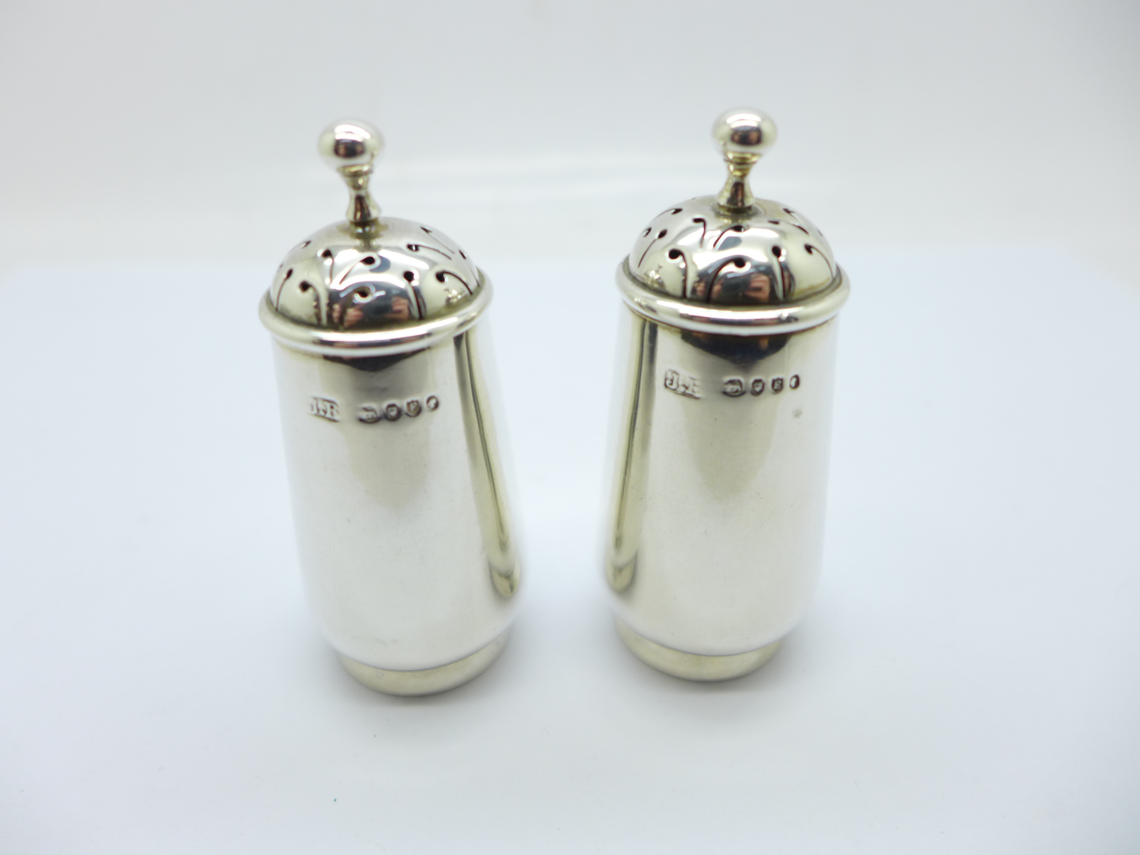 A pair of Victorian silver pepperettes, 60g - Image 2 of 4