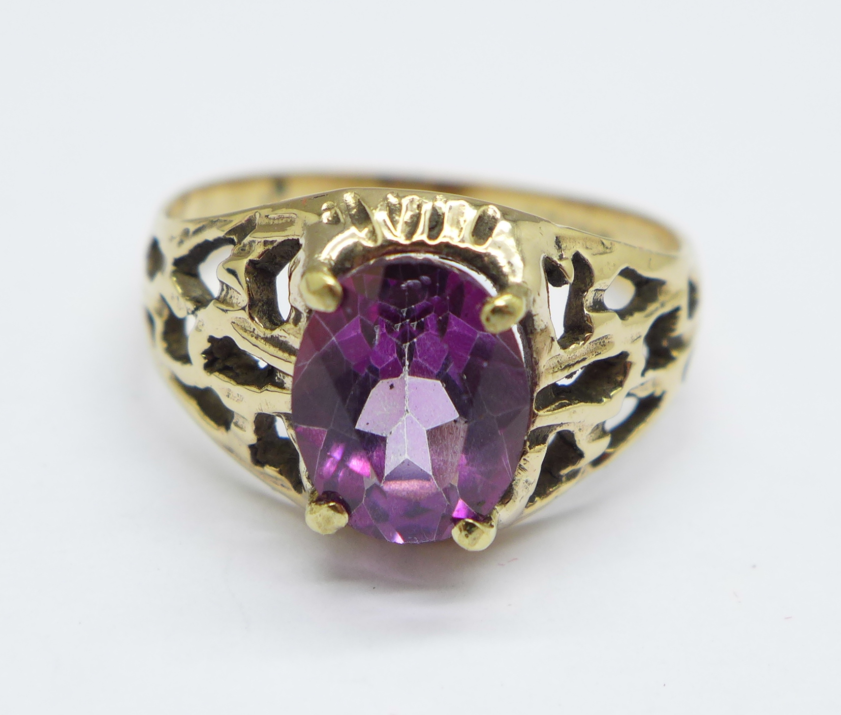 A 9ct gold amethyst ring, 2.8g, O - Image 2 of 6